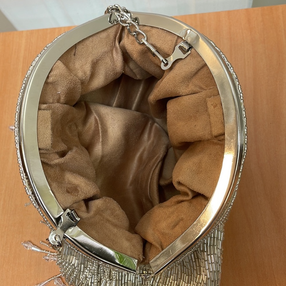New Women’s Zhuu Claudia Clutch From Anthropologie!!🔥🔥🔥 - Picture 15 of 16
